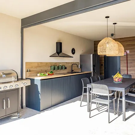 Willa Bay I Near Medulin For 9 People With Heated Pool - Playground & Whirpool Only 100 Meters From The - Pet Friendly *