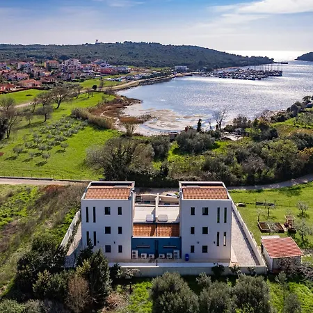 Bay I Near Medulin For 9 People With Heated Pool - Playground & Whirpool Only 100 Meters From The - Pet Friendly Banjole