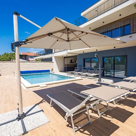 Bay I Near Medulin For 9 People With Heated Pool - Playground & Whirpool Only 100 Meters From The - Pet Friendly Banjole