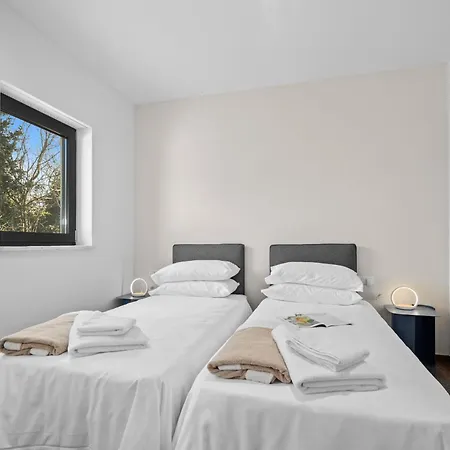 Bay I Near Medulin For 9 People With Heated Pool - Playground & Whirpool Only 100 Meters From The - Pet Friendly *