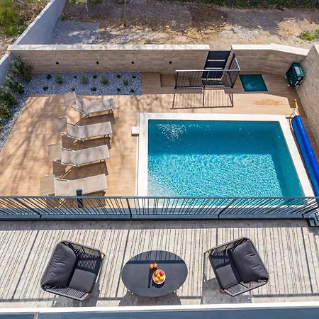 Villa Bay I Near Medulin For 9 People With Heated Pool - Playground & Whirpool Only 100 Meters From The - Pet Friendly Banjole