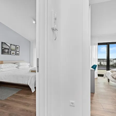 Villa Bay I Near Medulin For 9 People With Heated Pool - Playground & Whirpool Only 100 Meters From The - Pet Friendly