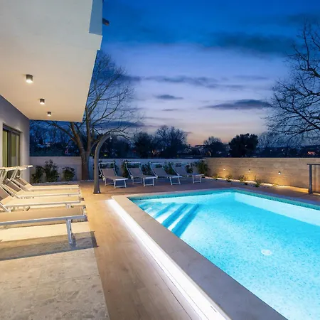 Bay I Near Medulin For 9 People With Heated Pool - Playground & Whirpool Only 100 Meters From The - Pet Friendly Banjole