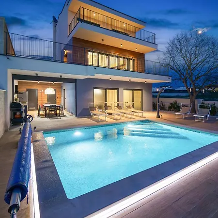 Bay I Near Medulin For 9 People With Heated Pool - Playground & Whirpool Only 100 Meters From The - Pet Friendly Villa Banjole
