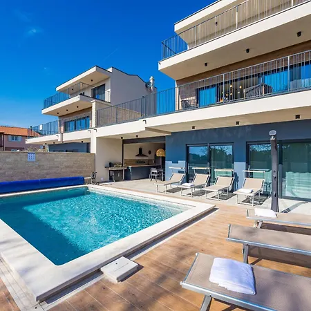 Bay I Near Medulin For 9 People With Heated Pool - Playground & Whirpool Only 100 Meters From The - Pet Friendly * Banjole