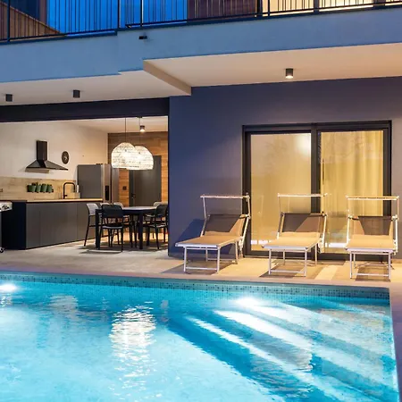 Villa Bay I Near Medulin For 9 People With Heated Pool - Playground & Whirpool Only 100 Meters From The - Pet Friendly Banjole