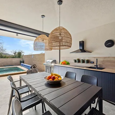 Villa Bay I Near Medulin For 9 People With Heated Pool - Playground & Whirpool Only 100 Meters From The - Pet Friendly *