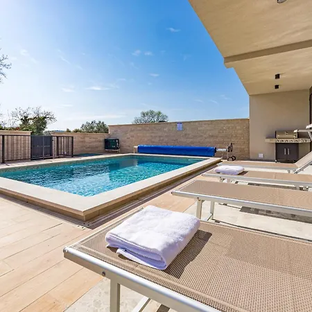 Bay I Near Medulin For 9 People With Heated Pool - Playground & Whirpool Only 100 Meters From The - Pet Friendly Villa