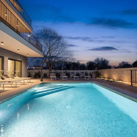 Villa Bay I Near Medulin For 9 People With Heated Pool - Playground & Whirpool Only 100 Meters From The - Pet Friendly