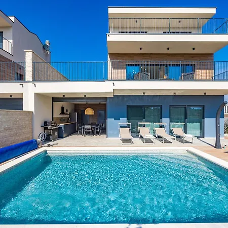 Bay I Near Medulin For 9 People With Heated Pool - Playground & Whirpool Only 100 Meters From The - Pet Friendly Banjole